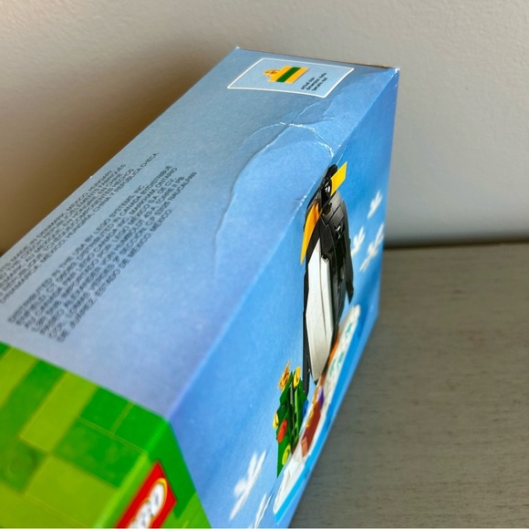 LEGO Holiday Exclusive 40498 Christmas Penguin NEW Sealed RETIRED 244pcs Tree - Picture 5 of 8